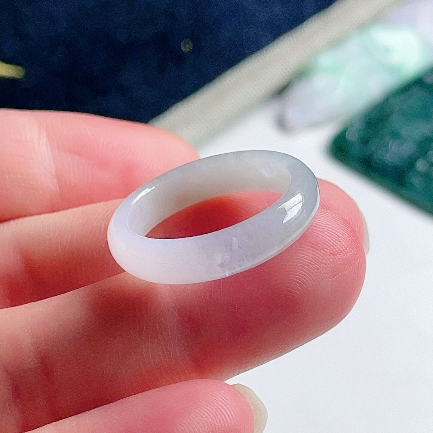 天然翡翠戒指乳白淡绿紫底幸运圈