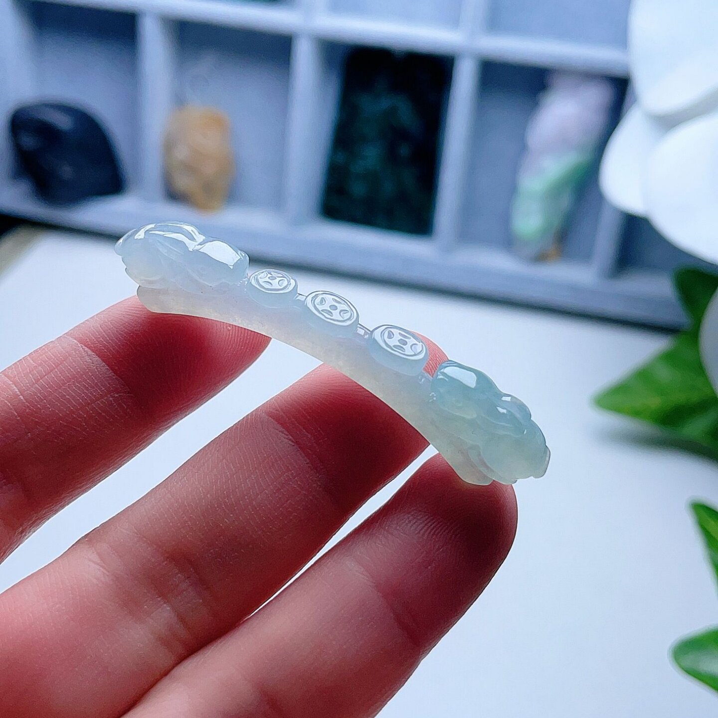 天然翡翠兔子铜钱手串乳白淡绿