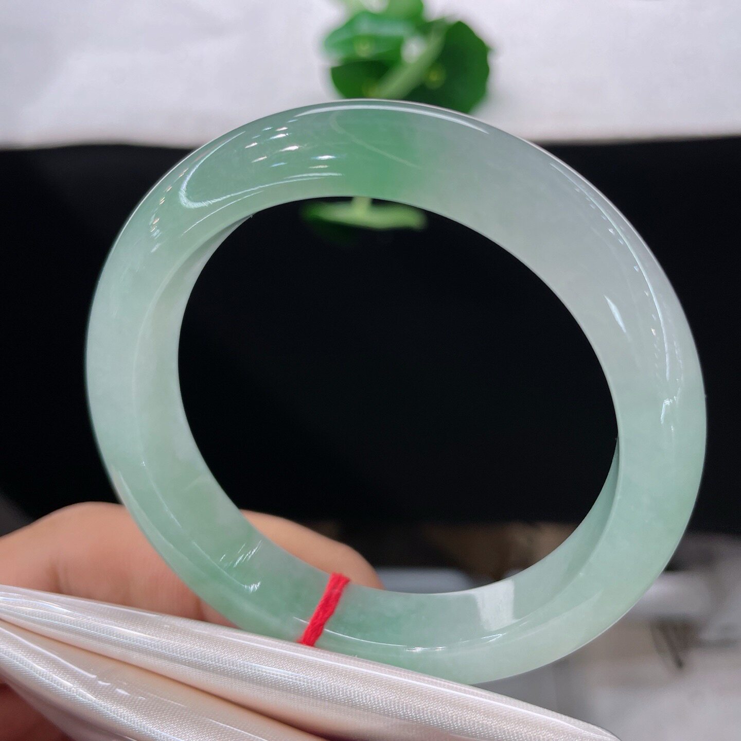 天然A货翡翠手镯冰糯飘花正圈54.5mm缅甸老坑玉镯子晴水绿玉环