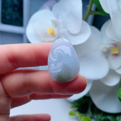 天然翡翠如意吊坠乳白飘黄绿多彩