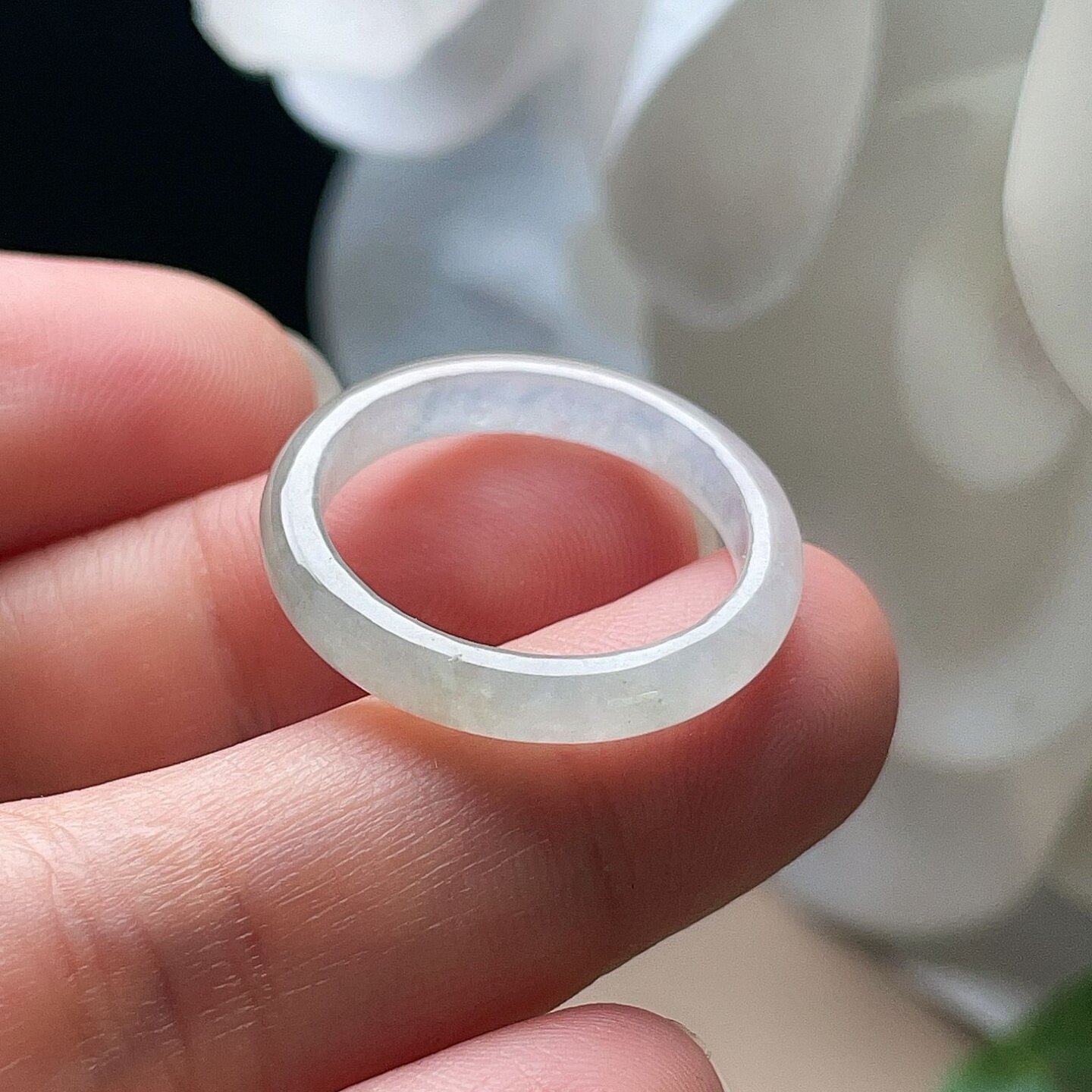 天然翡翠戒指乳白淡绿双彩玉指环