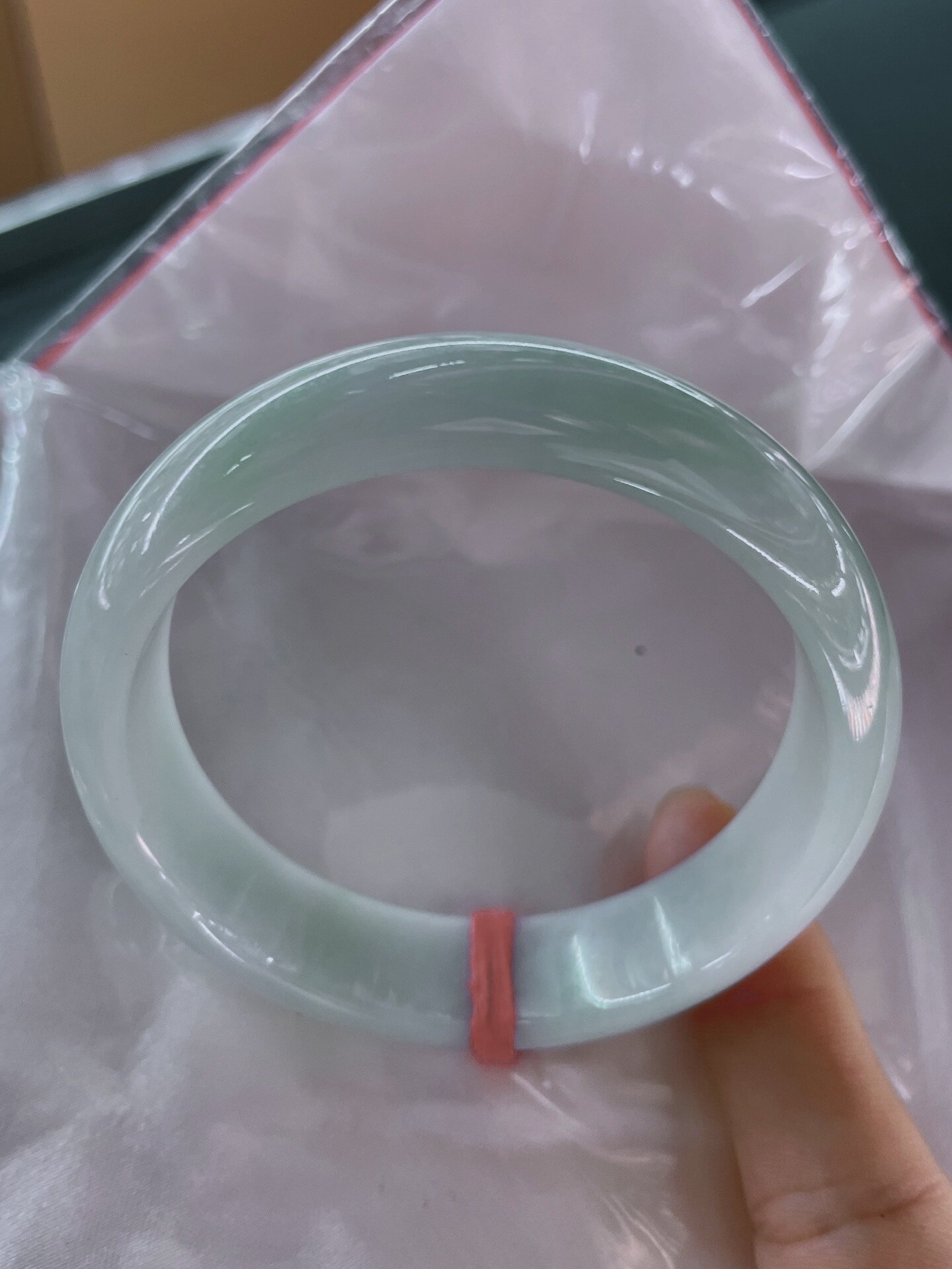 天然A货宽版翡翠手镯56.4mm乳白手串缅甸老坑淡绿玉镯雅致玉环