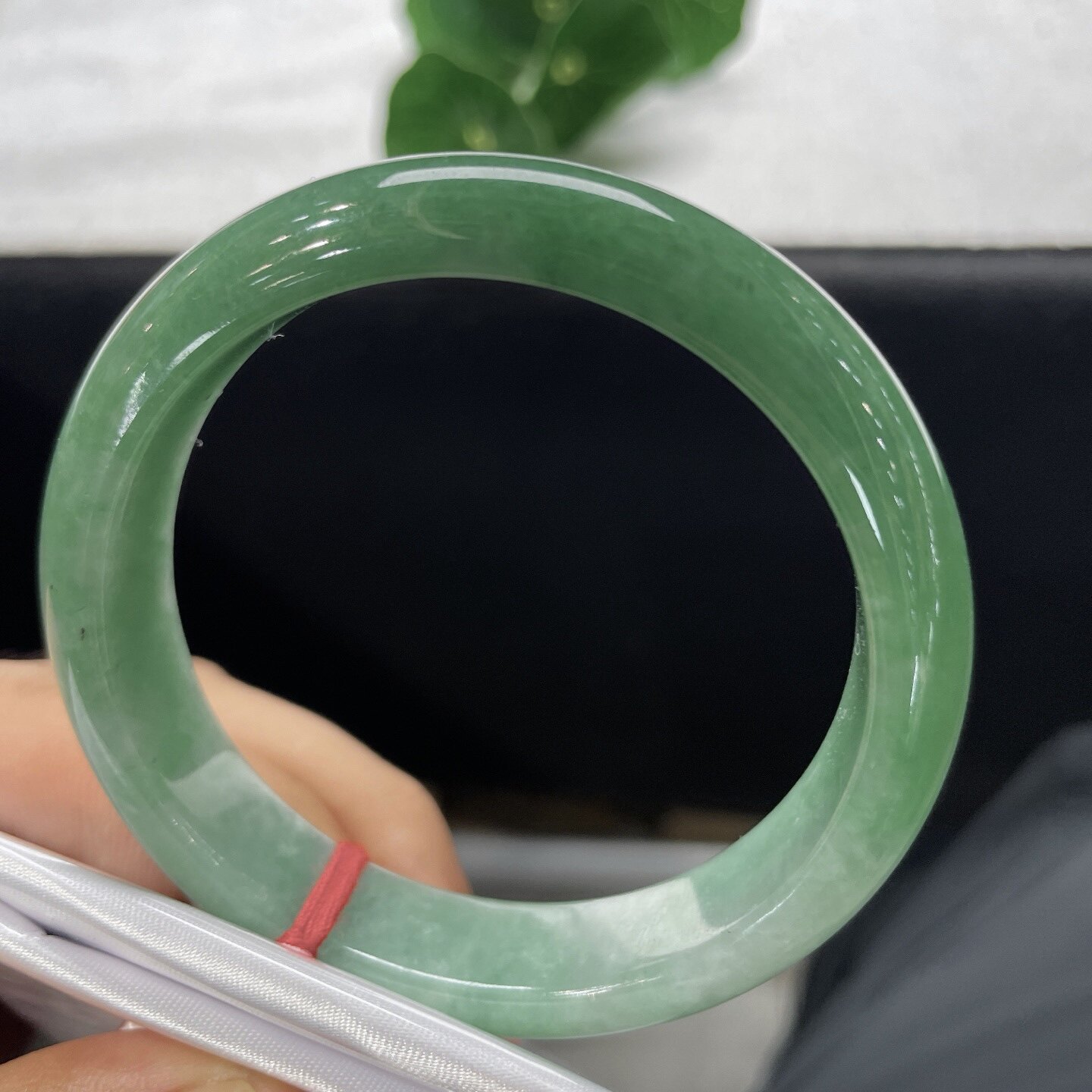 天然A货翡翠满绿手镯55.7mm缅甸老坑正圈玉镯油绿渐变满色镯子