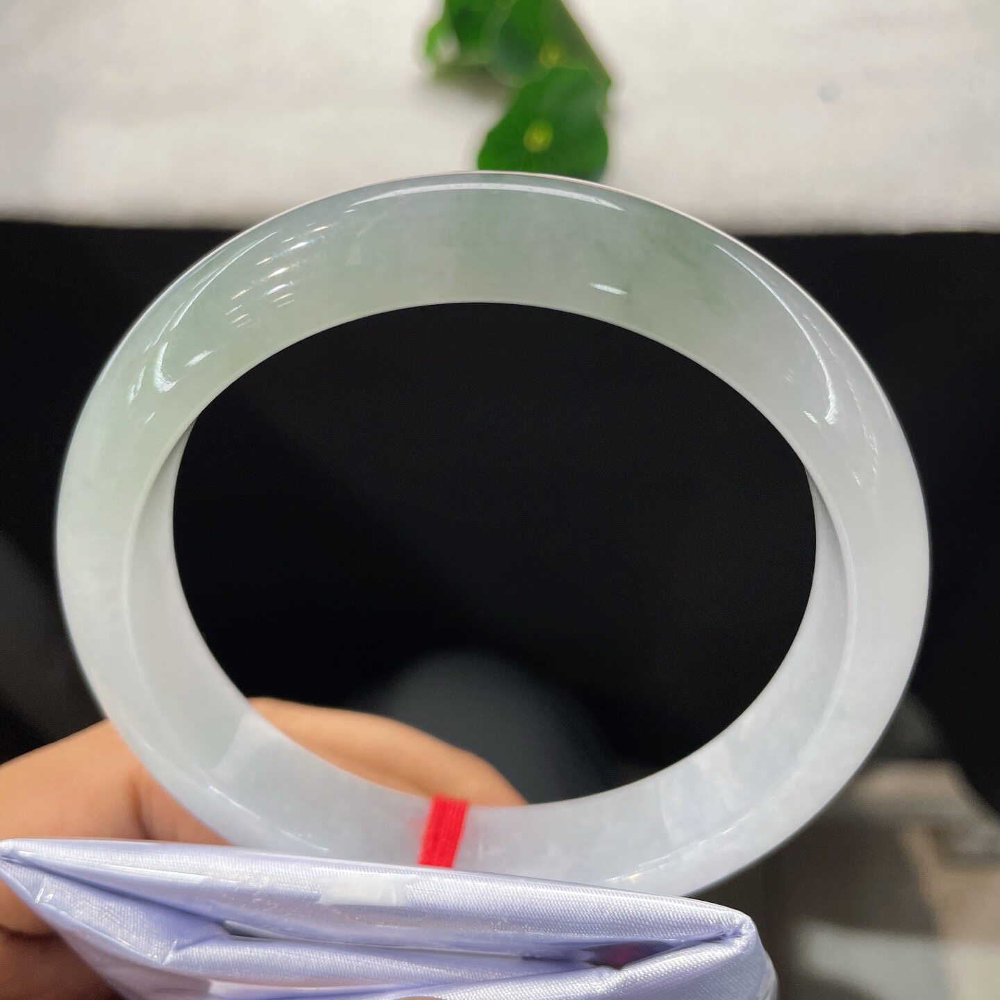 天然A货翡翠手镯乳白晴水64.5mm缅甸老坑正圈玉镯大口径清新镯子