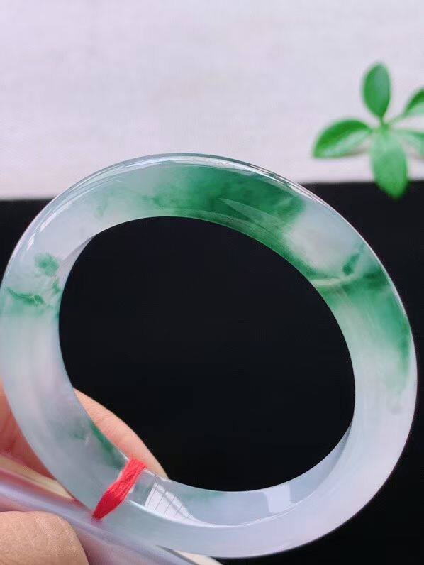 天然A货翡翠手镯乳白飘花54.3mm缅甸老坑玉镯意境清爽镯子正圈