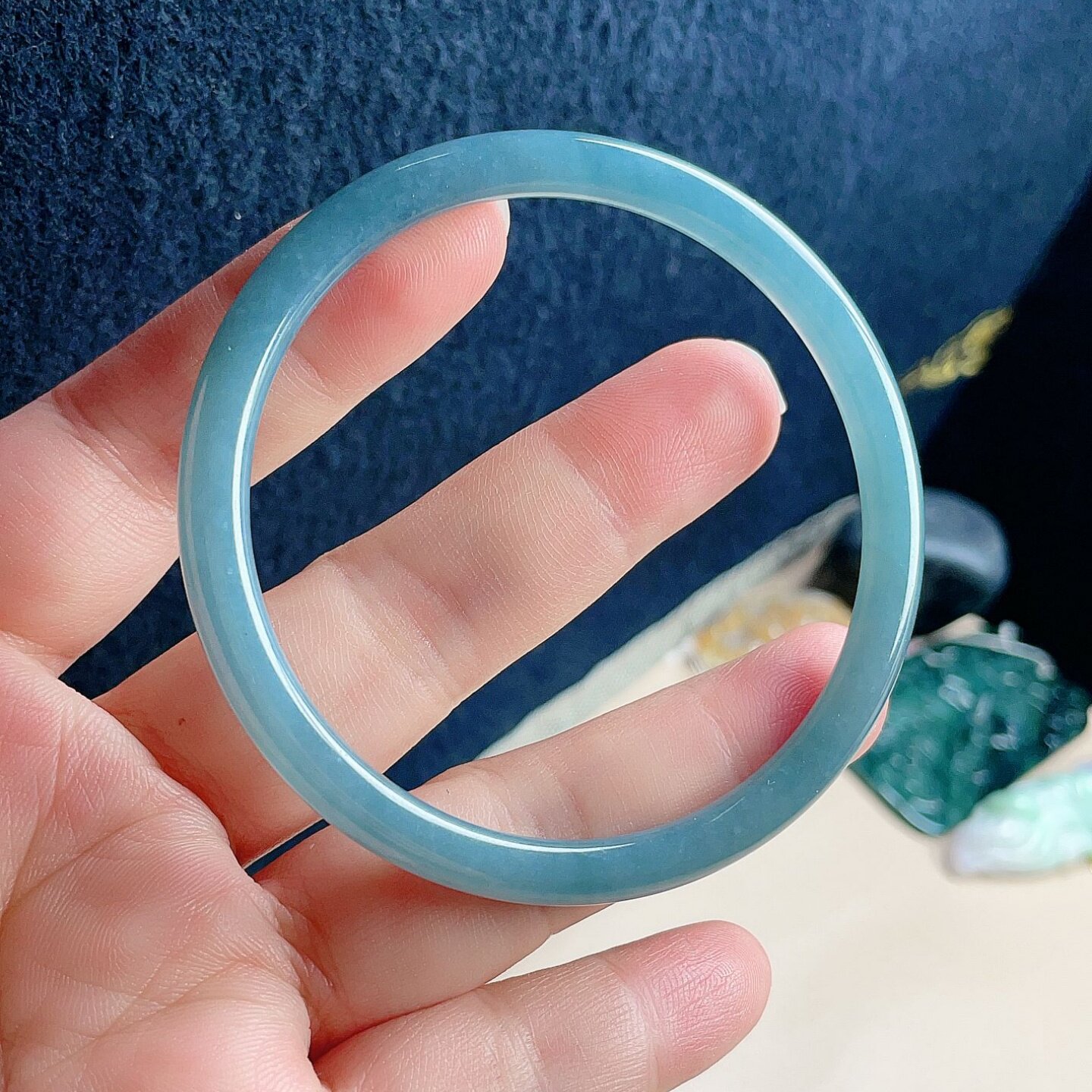 天然翡翠圆条手镯浅蓝绿叮当镯