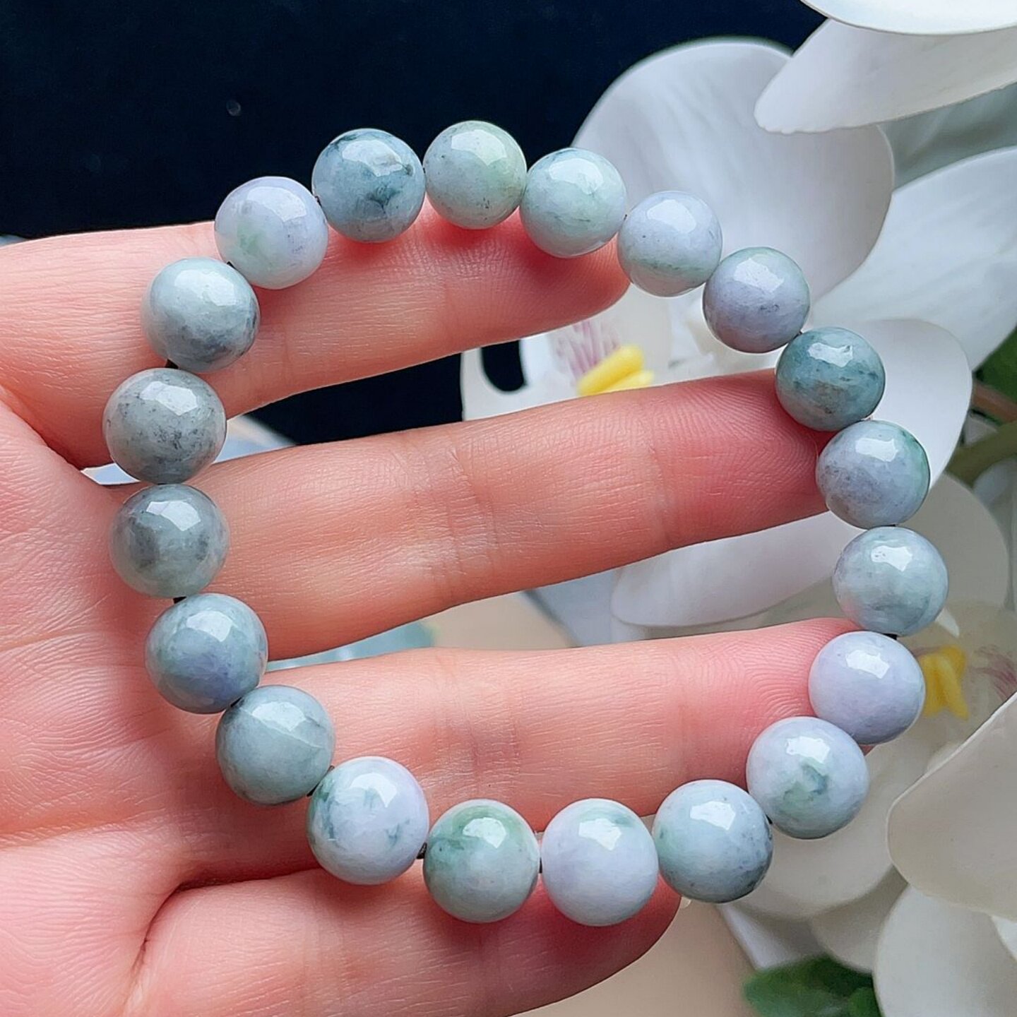 天然翡翠圆珠手链乳白淡绿飘乌鸡