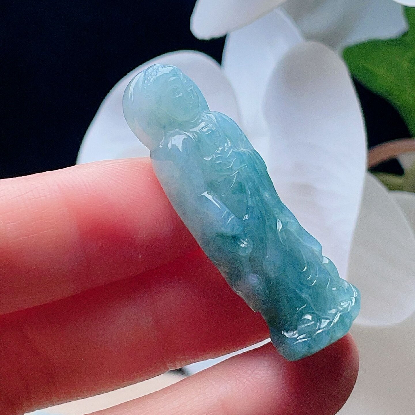 天然翡翠阿弥陀佛乳白淡绿飘绿
