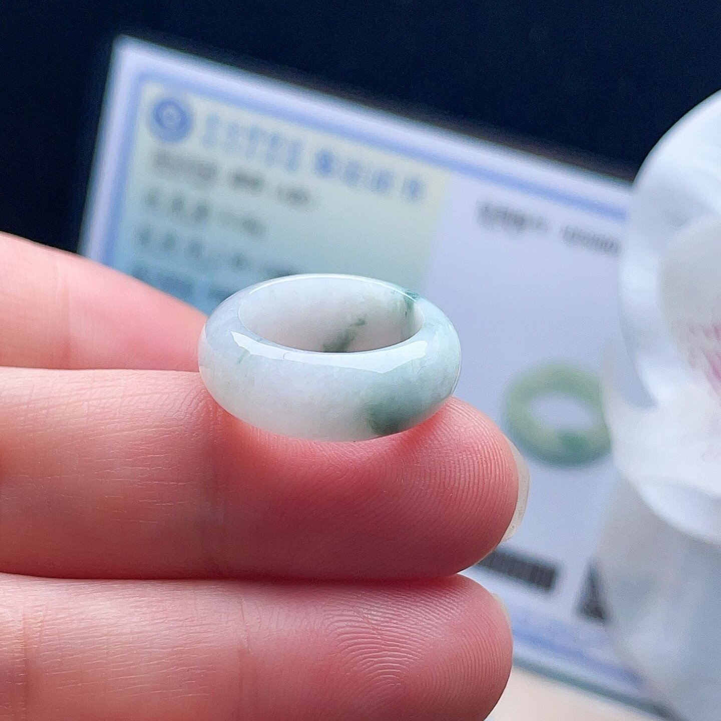 天然翡翠宽边戒指乳白飘花玉指环