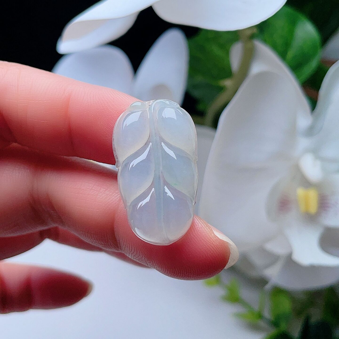 天然翡翠冰种厚叶子吊坠乳白淡绿