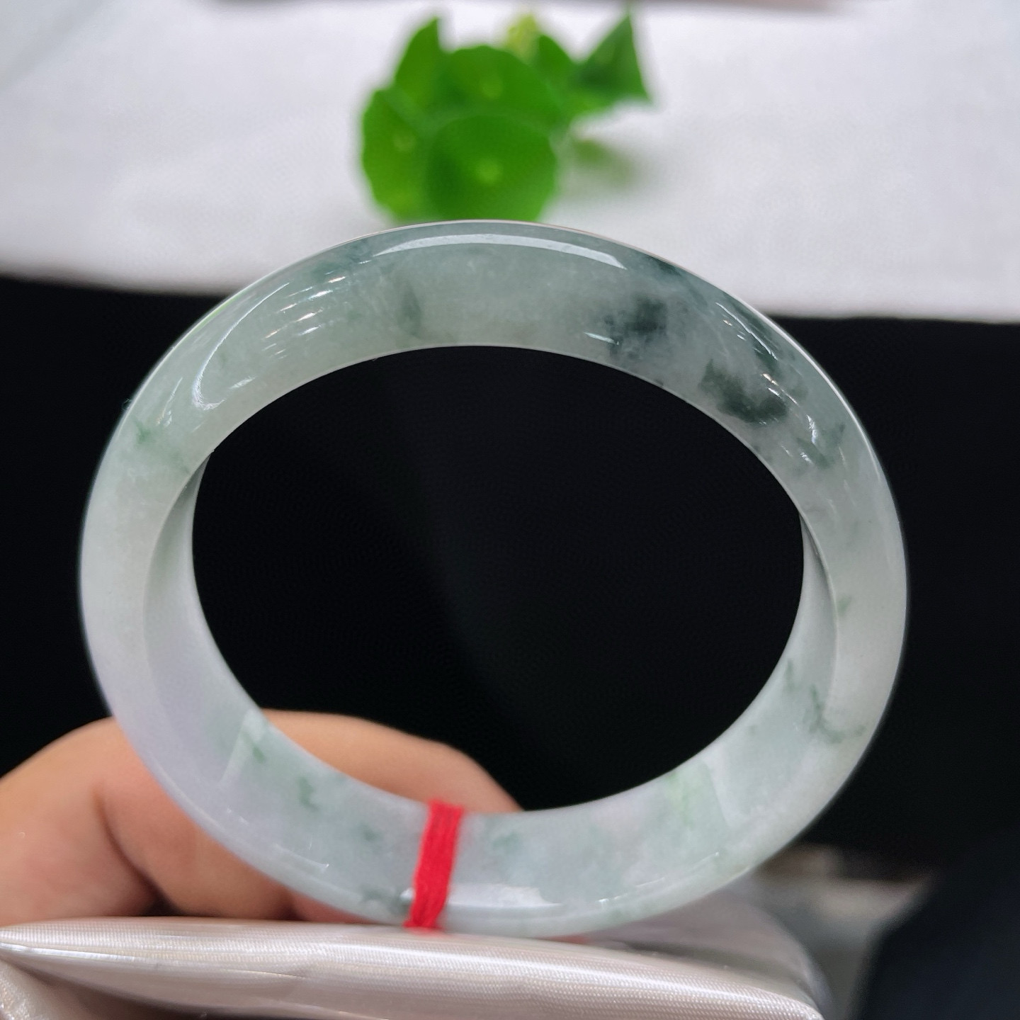 天然A货翡翠飘花手镯淡白底蓝花58.6mm缅甸老坑玉镯意境清新秀气