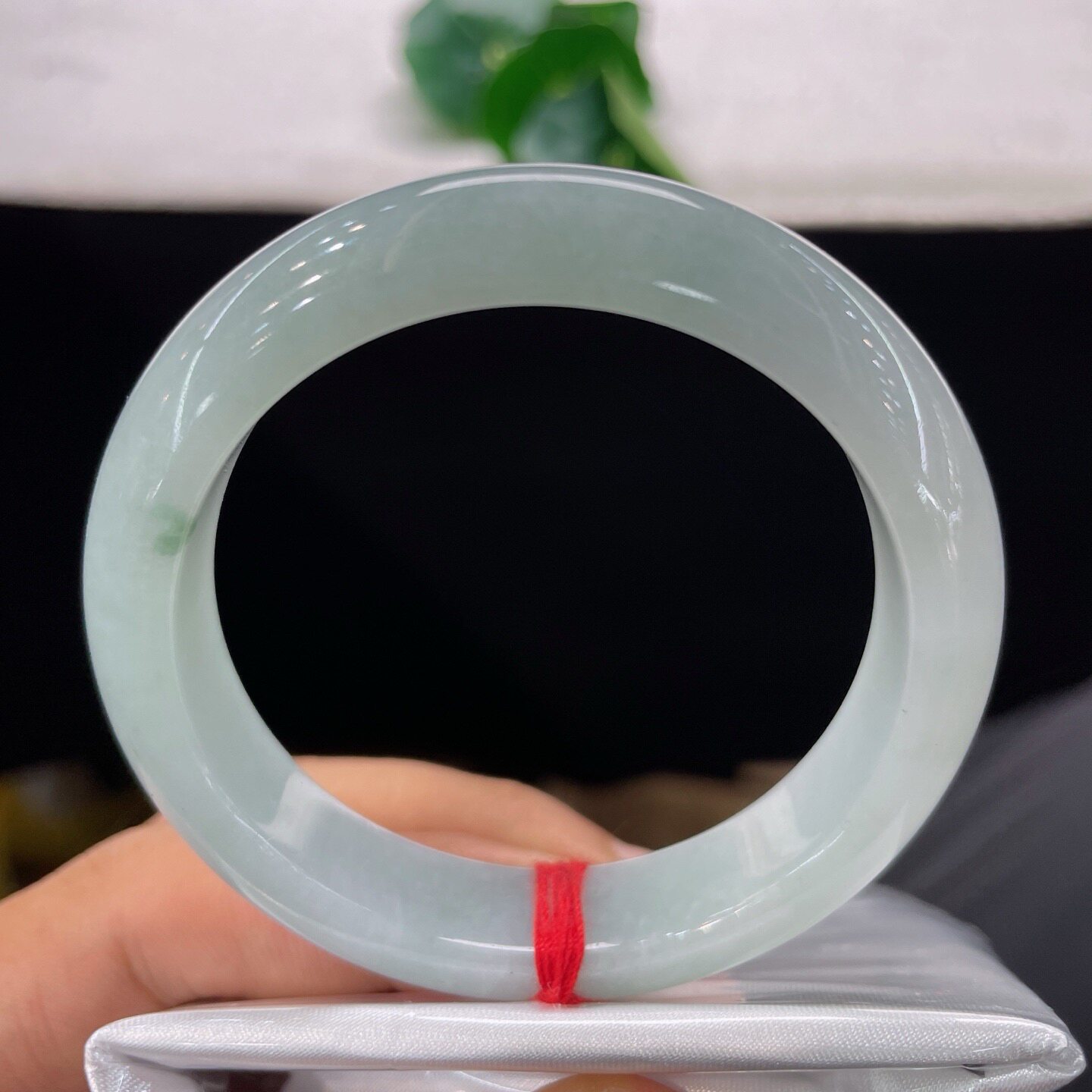 天然A货翡翠手镯52mm缅甸老坑正圈玉镯晴水飘花镯乳白玉手环