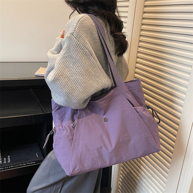 都市简约风托特包女大容量单肩包百搭通勤休闲包2025新款潮布袋包
