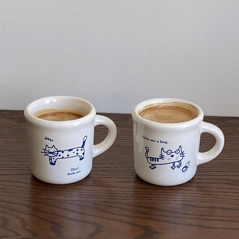 韩ins 小众抽象涂鸦小猫陶瓷马克杯 设计感白色酸奶杯水杯情侣杯图片