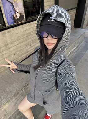 ONETONG 条纹运动休闲套装女夏季薄灰色外套短裤一整套