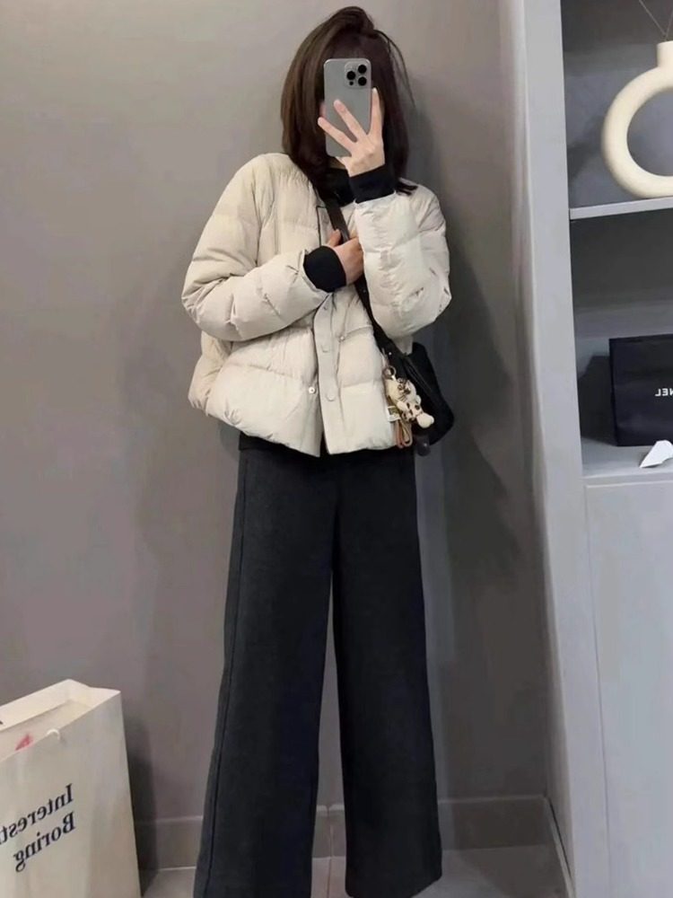 米白色洋气短款羽绒服女款2025秋冬新款轻薄面包服无领小个子外套,女装/女士精品,羽绒服,淘宝优惠券,粉丝福利购,淘宝优惠卷