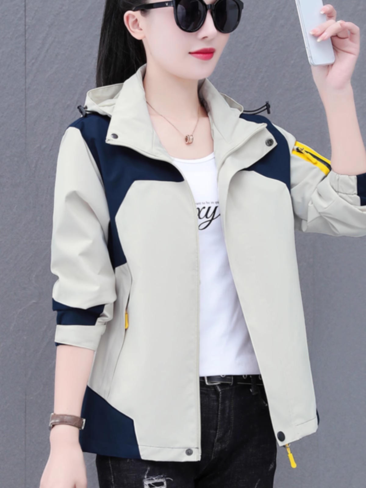 大码短款冲锋衣外套女2025春秋新款爆款休闲宽松显瘦薄款夹克上衣