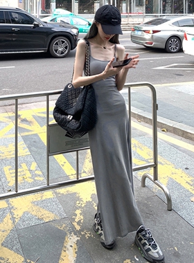 日本offcat灰色卡戴珊吊带裙女2025夏季海边度假风连衣裙甜辣修身