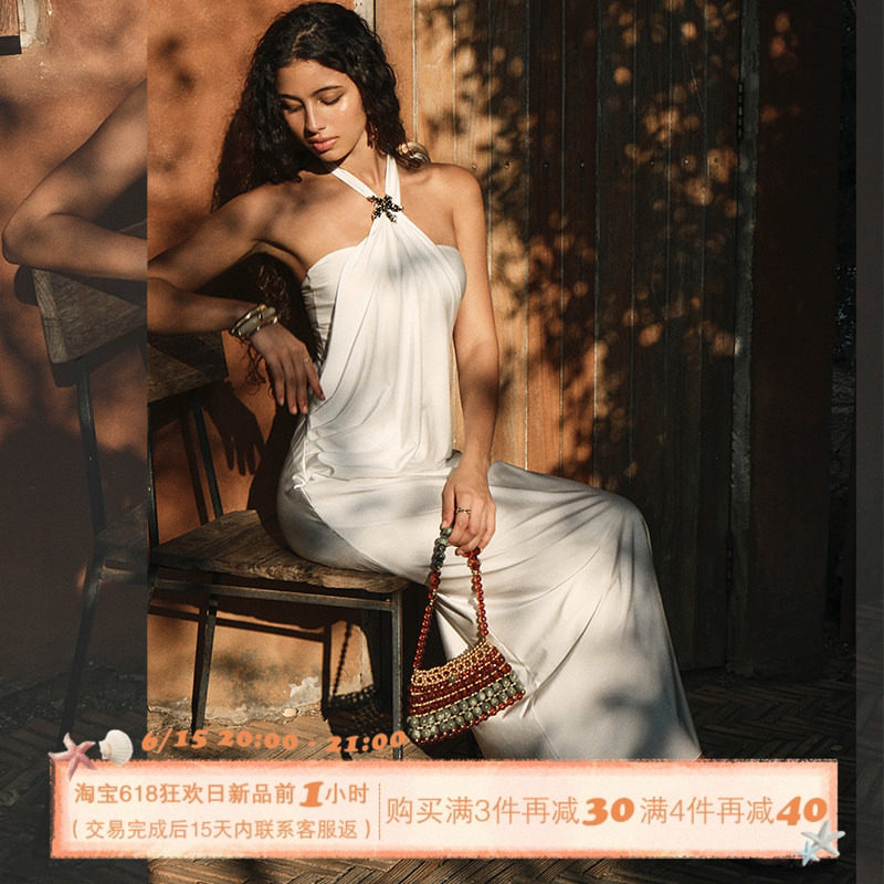 ITSNIKAR 复古冰丝挂脖连衣裙女夏立体修身包臀裙经典度假长裙子