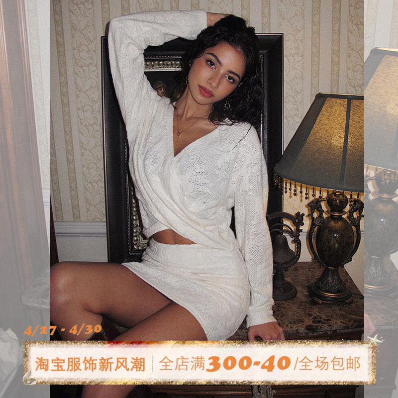 ITSNIKAR 垂坠感提花V领连衣裙女秋收腰显瘦包臀裙性感针织短裙子