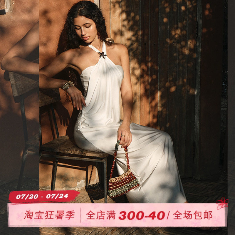 ITSNIKAR 复古冰丝挂脖连衣裙女夏立体修身包臀裙经典度假长裙子