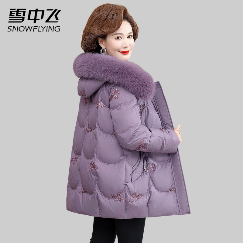 雪中飞妈妈羽绒服女短款冬装中长款2025新款中老年人连帽品牌外套