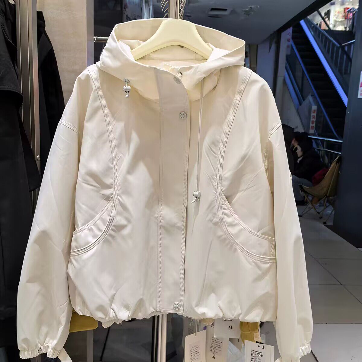 轩轩魅丽依族2026春新款韩版宽松连帽短外套女百搭休闲拉链冲锋衣