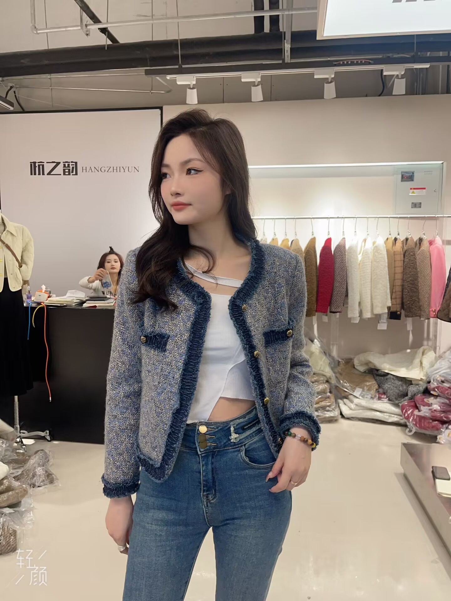 羊毛小香风外套女2023新款高端牛仔拼接上衣白鸭绒短款毛呢外套女