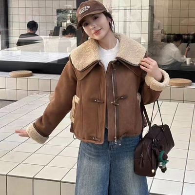 洋气显瘦巨好看的羊羔毛外套