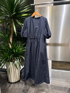 藏青色收腰泡泡袖休闲连衣裙