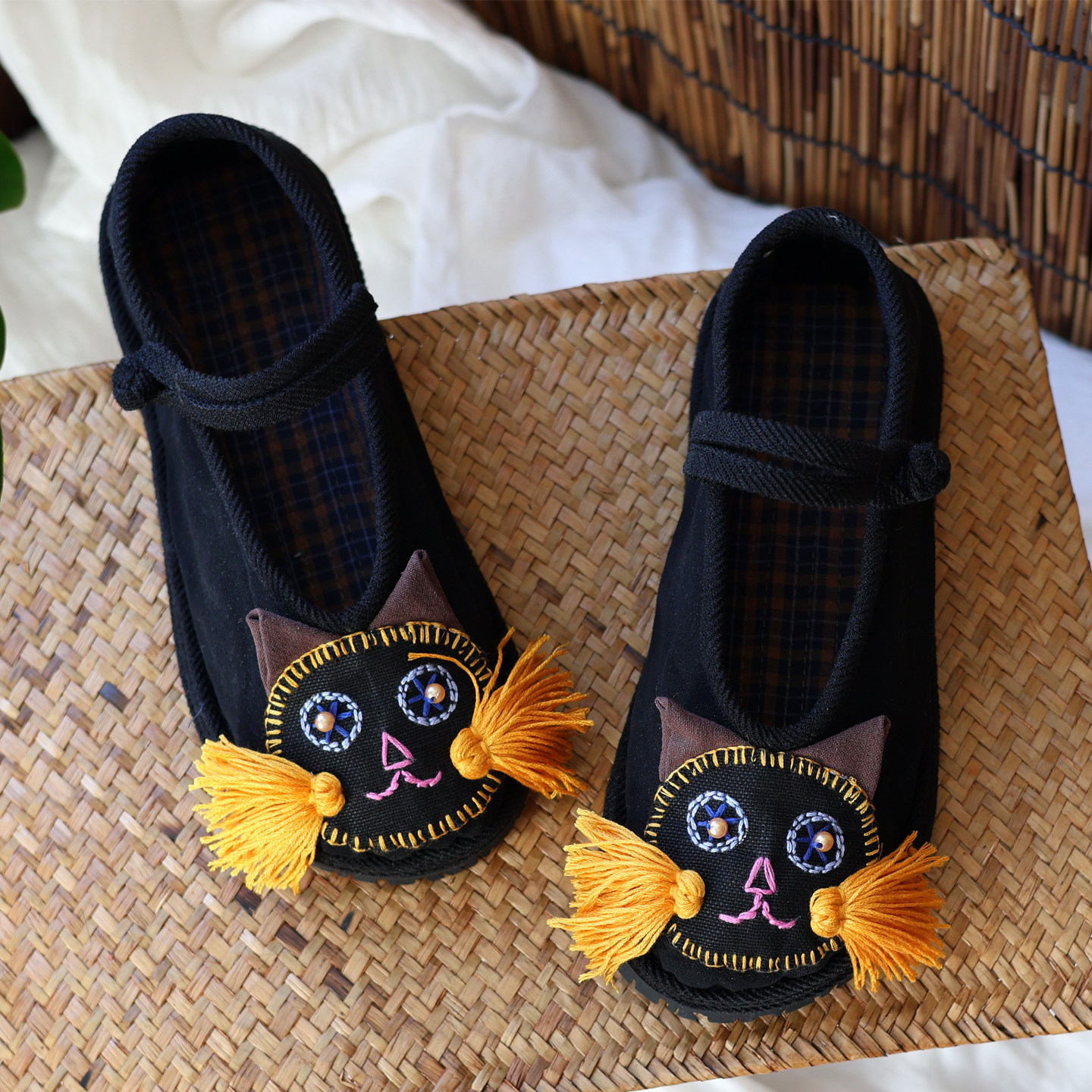 手工刺绣猫猫女士布鞋女款透气布鞋民族风浅口平底布鞋夏季布鞋