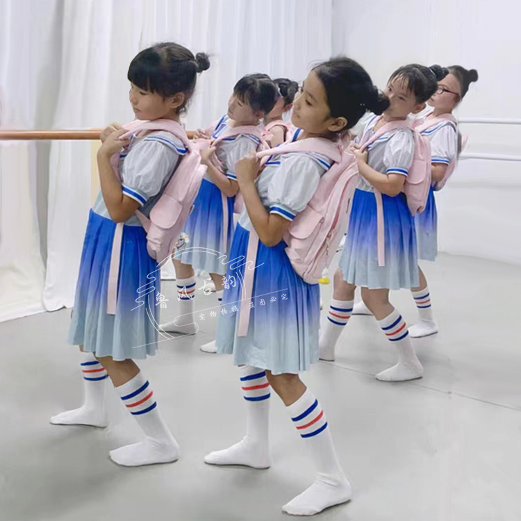 红色主题爱国演出服儿童朗诵服