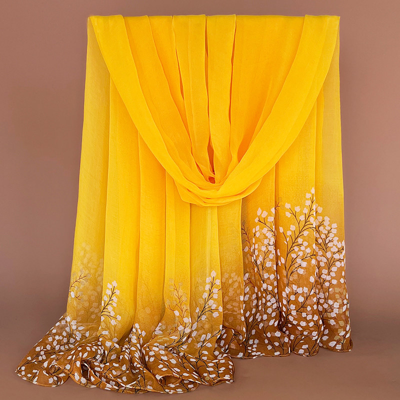 新款洋气印花丝巾秋冬高档妈妈长款围巾超大女士纱巾百搭薄款披肩