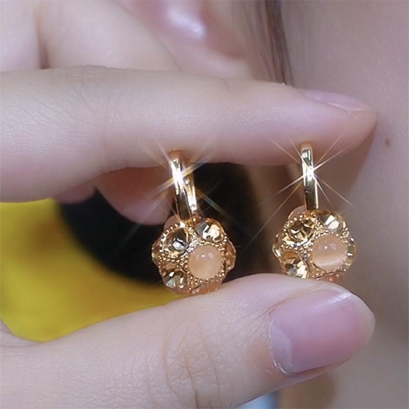 2024年新款爆款独特猫猫石闪钻耳扣耳钉小众精致耳环金色耳饰女