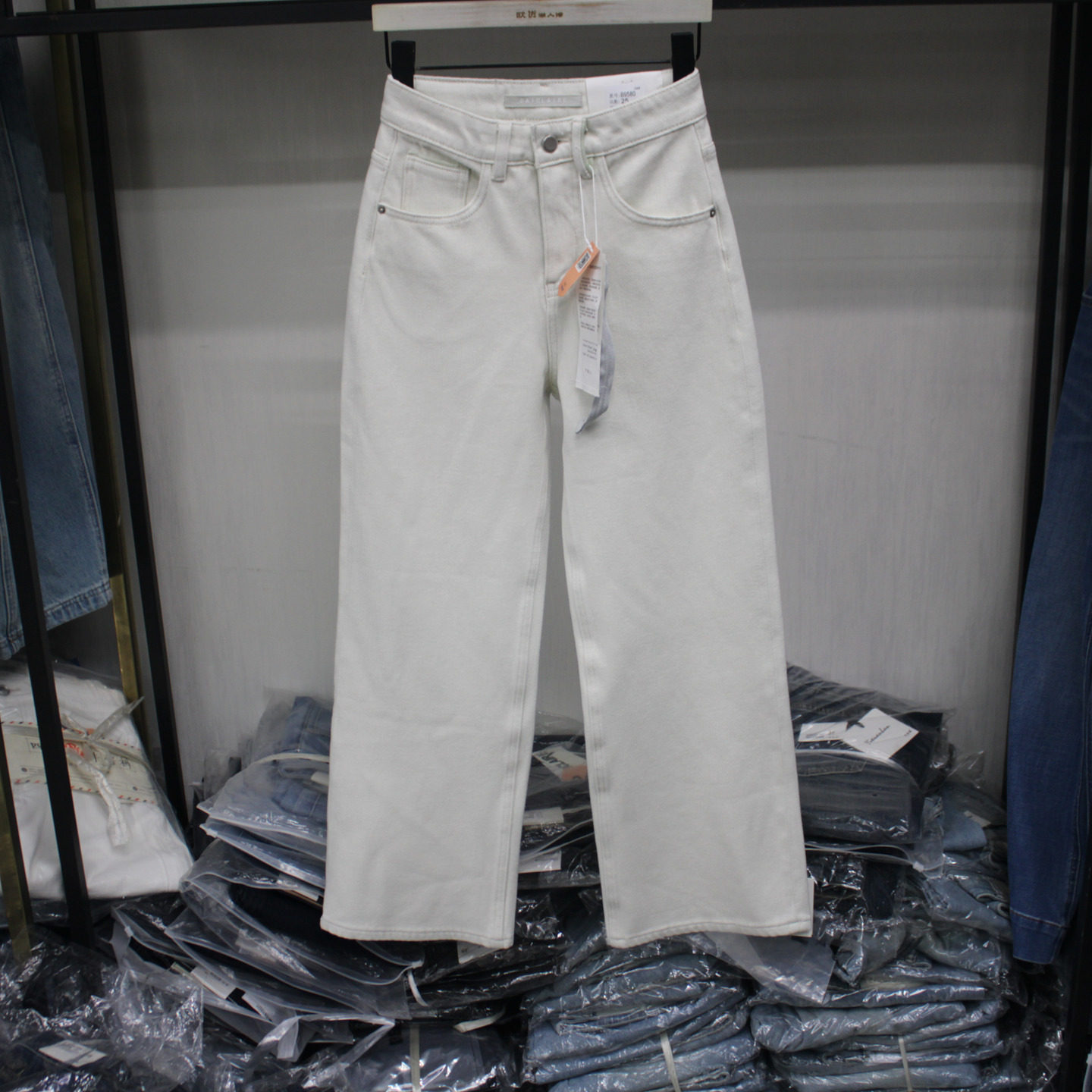 欧货白色高腰直筒牛仔裤2026年春季新款女装四面弹窄版阔腿牛仔裤