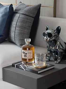 软装恒大现代轻奢样板间客厅边几装饰酒具组合摆件斗牛犬摆件软装