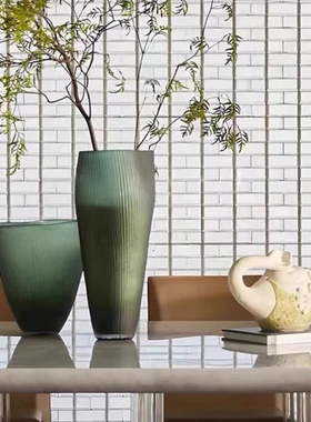 软装恒大中式样板间展厅桌面装饰渐变绿玻璃花器摆件名宿创意软装