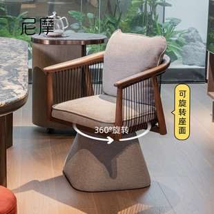 尼摩新款轻奢高级旋转真皮实木主人椅黑胡桃茶椅中古扶手靠背餐椅