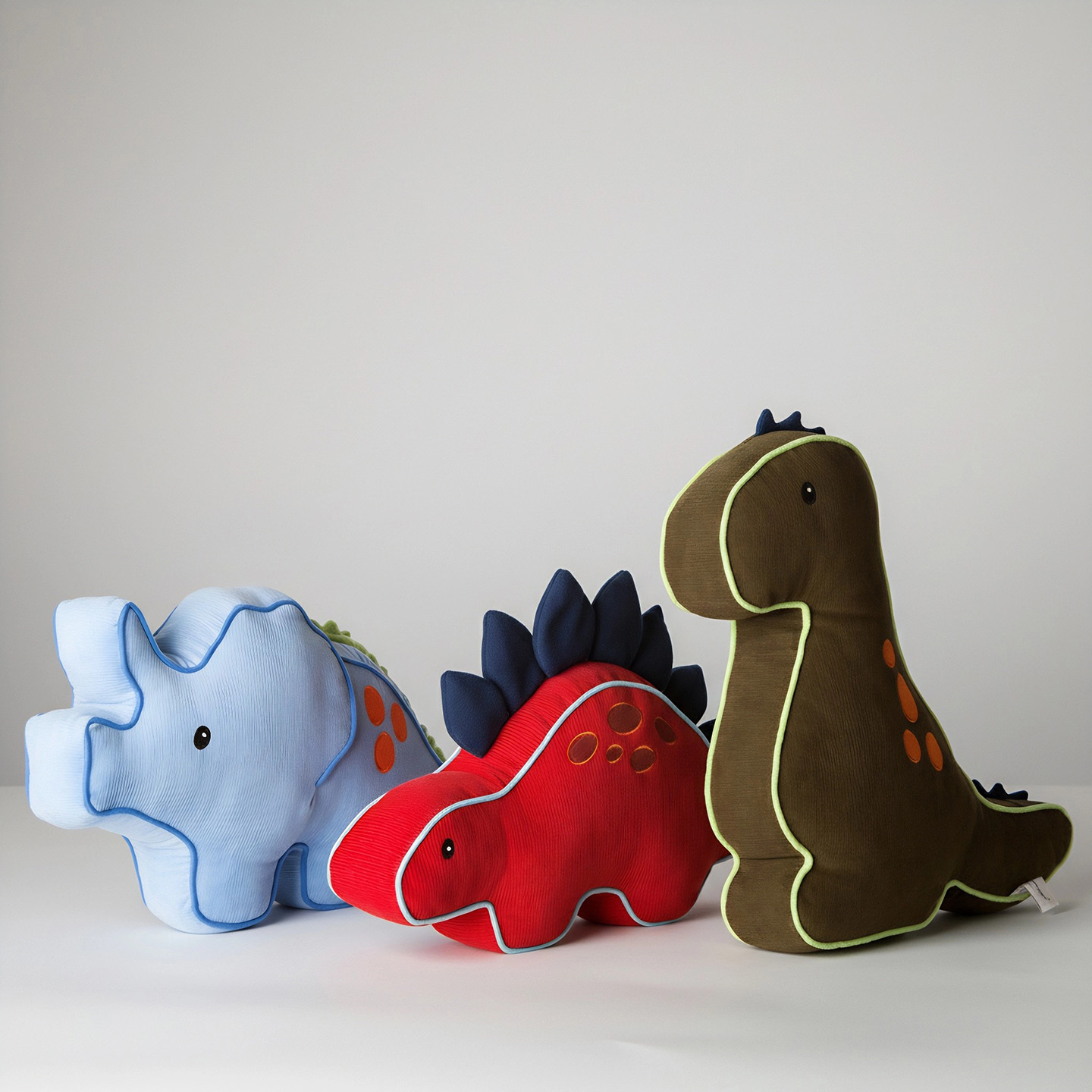 宝宝玩具2周岁靠垫布艺男孩抱枕