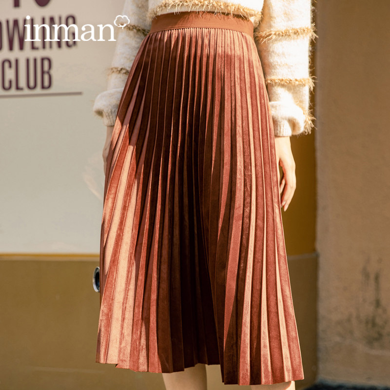 茵曼金丝绒百褶亮面半身裙女2020秋冬新款a字型中长款伞裙复古裙