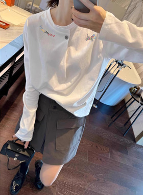 白色长袖半开领打底衫女2025早秋新款设计感一粒纽显瘦减龄款上衣