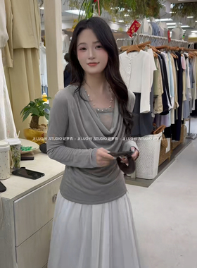 记罗衣2026新设计感小众别致假两件长袖T恤女荡领蕾丝拼接上衣