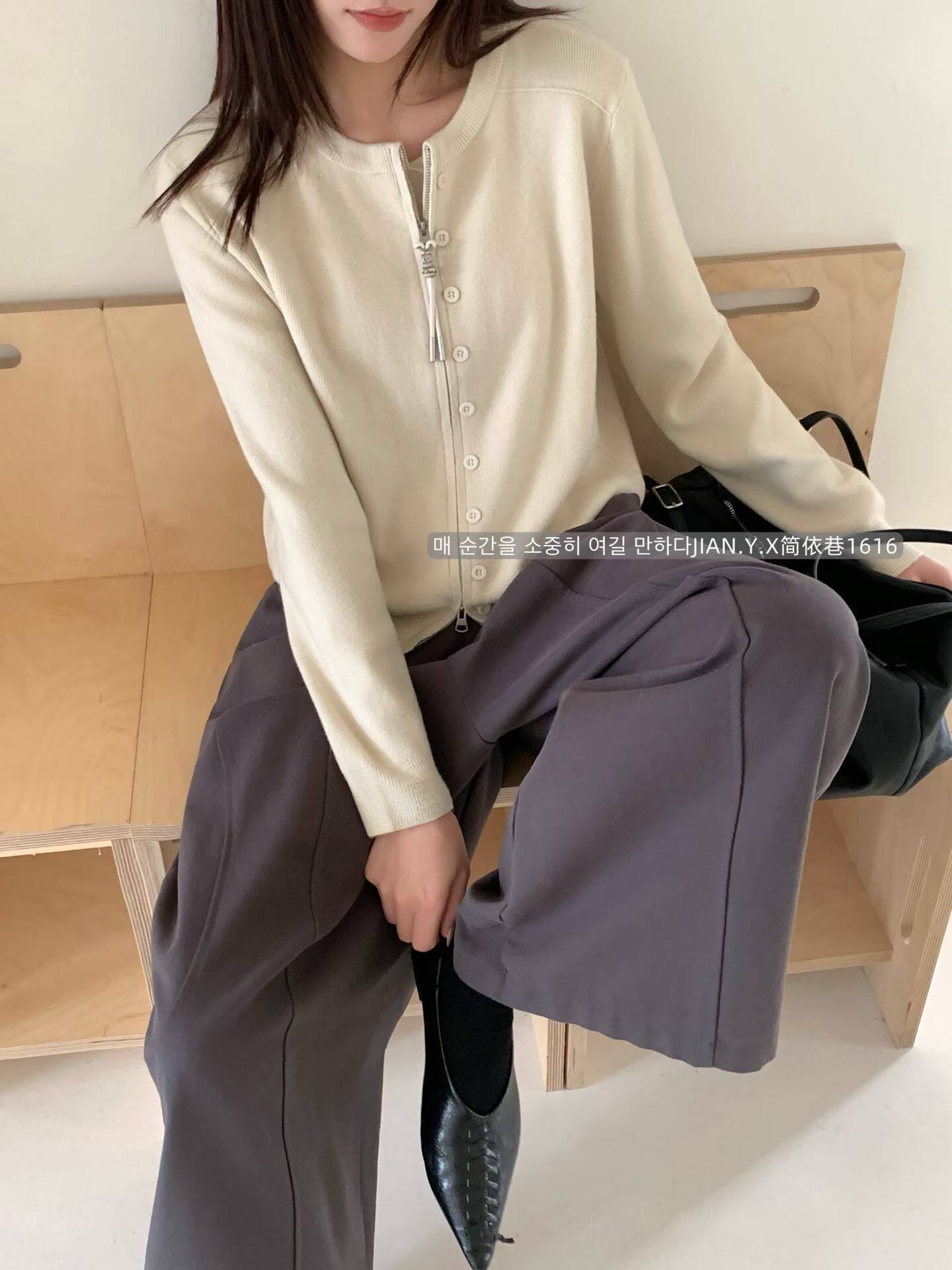 简依巷韩系圆领双拉链针织开衫女秋 软糯宽松纯色单排扣外搭上衣图片
