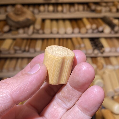 21-22黄皮满密水槽小墩子，一物一链接，远山工实心玉竹手把件