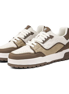 巴凯伦2025新款男鞋高级感轻便休闲鞋子透气青年男百搭潮鞋98511