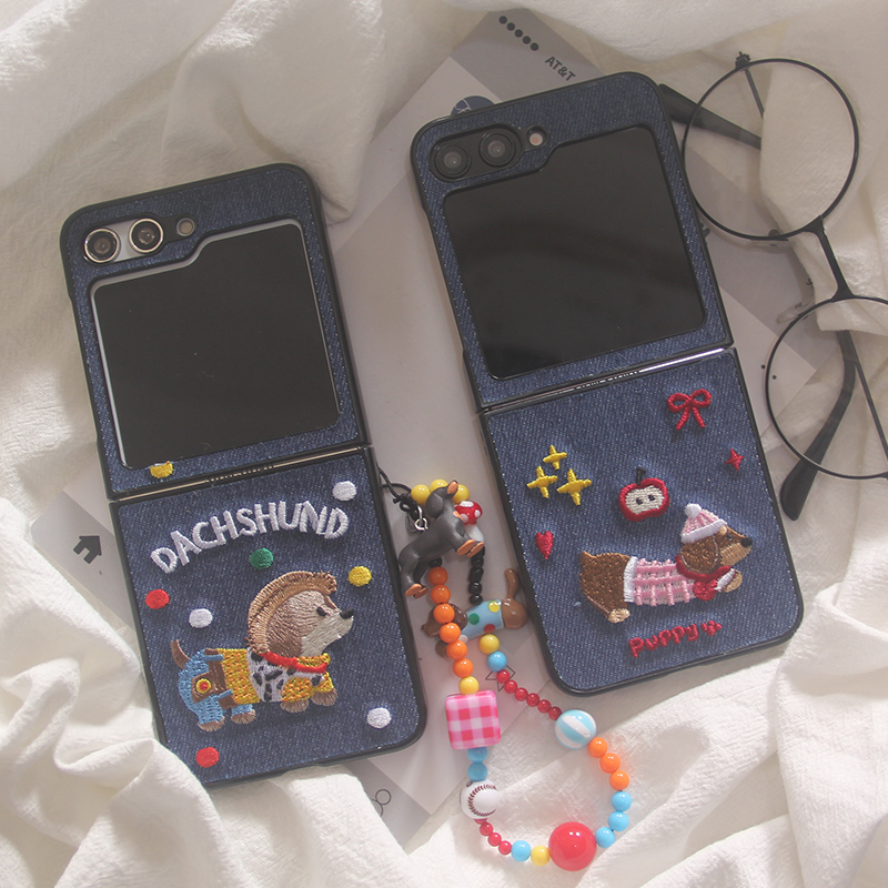 ins韩系牛仔布刺绣卡通小狗狗适用三星zflip7手机壳zflip6/5/4/3手绳摩托罗拉Razr60折叠屏Razr50Ultra保护套