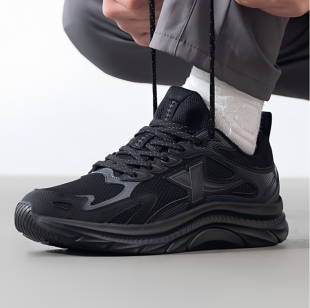 纯色纯黑色 网面学生中年男鞋 运动鞋 男性春季 跑步休闲鞋 特步男鞋