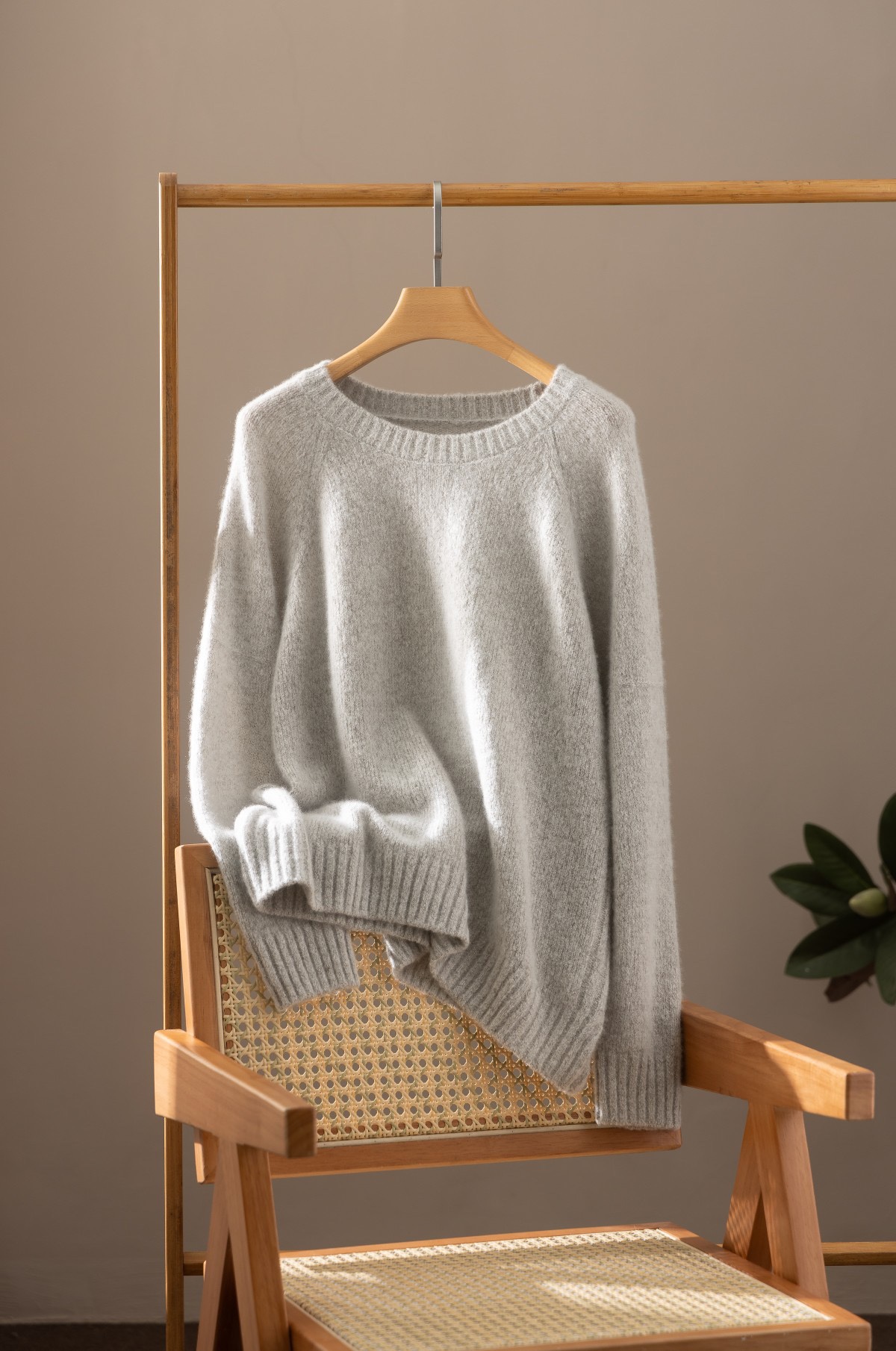 新品小羊羔绒轻盈软糯100%纯山羊绒圆领秋季宽松套头打底衫