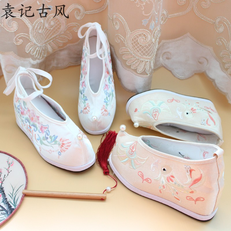 原创风古装绣花高跟汉服鞋子
