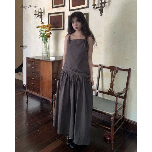 纽结肩带斜褶宽松吊带方领连衣裙